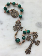 Load image into Gallery viewer, Pocket Servite Rosary - Malachite - Bronze - Seven Sorrows Chaplet - Our Lady of Sorrows
