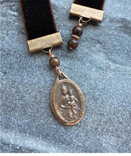 Load image into Gallery viewer, Velvet Catholic Bookmark - Scapular Our Lady of Mount Carmel - Bronze - Brown Velvet
