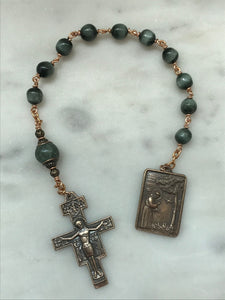 Saints Francis and Claire Green Chrysoberyl One Decade Pocket Rosary -  San Damiano Crucifix CeCeAgnes